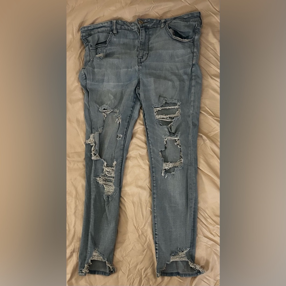 Ripped American Eagle Light wash jean